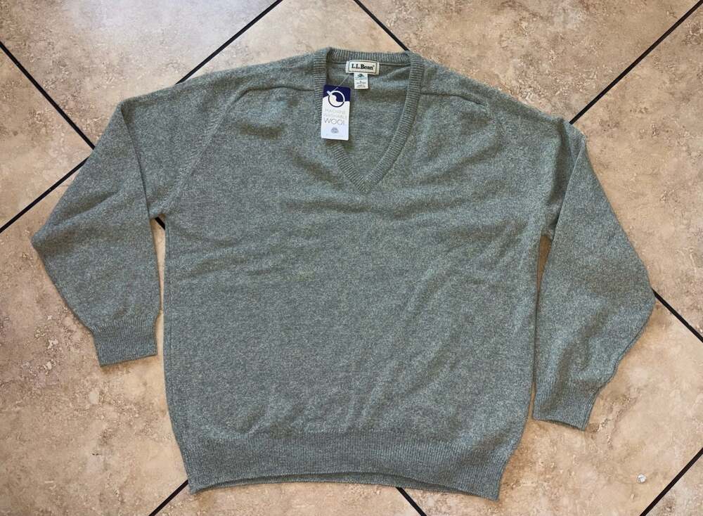 NWT Vintage LL Bean Vintage 100% Lambswool V-Neck Pullover Sweater Men's Large